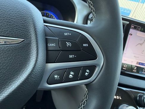 Used 2024 Chrysler Pacifica Touring-L image 17