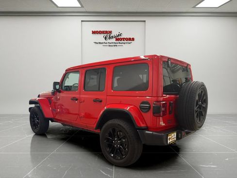 Used 2025 Jeep Wrangler Unlimited Sahara w/ Safety Group AWD/4WD image 3