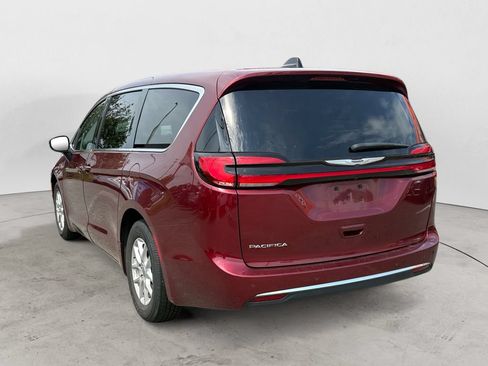 Used 2023 Chrysler Pacifica Touring-L FWD image 5