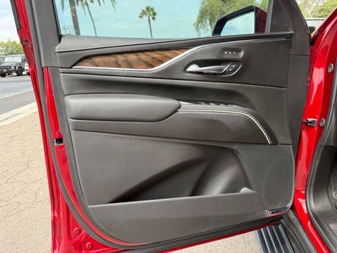 Used 2024 Cadillac Escalade Sport Platinum w/ LPO, ONYX Package AWD/4WD image 8