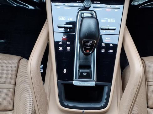Used 2022 Porsche Cayenne AWD/4WD image 21
