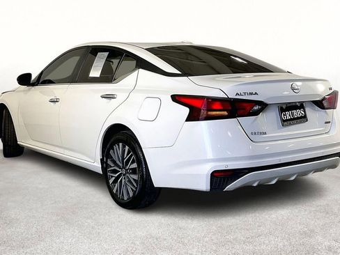 Used 2024 Nissan Altima 2.5 SV AWD/4WD image 17