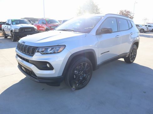 New 2026 Jeep Compass Latitude image 10