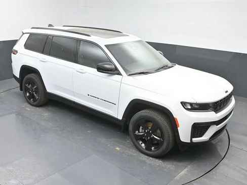New 2026 Jeep Grand Cherokee L Limited w/ Limited Altitude Package image 33
