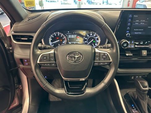 Used 2022 Toyota Highlander XSE AWD/4WD image 18