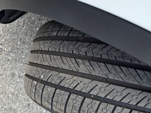 Used 2023 Tesla Model Y Performance image 28