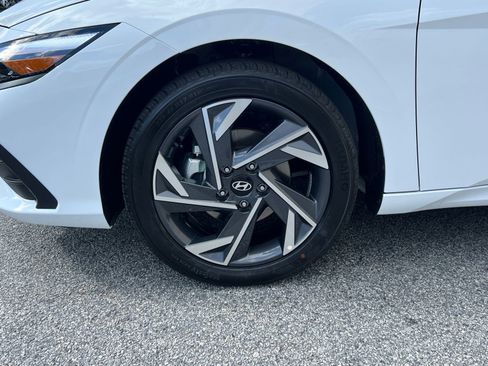 Used 2025 Hyundai Elantra Sport image 11