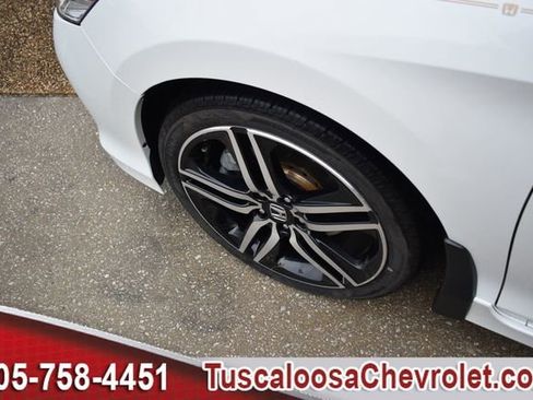 Used 2017 Honda Accord Touring image 12