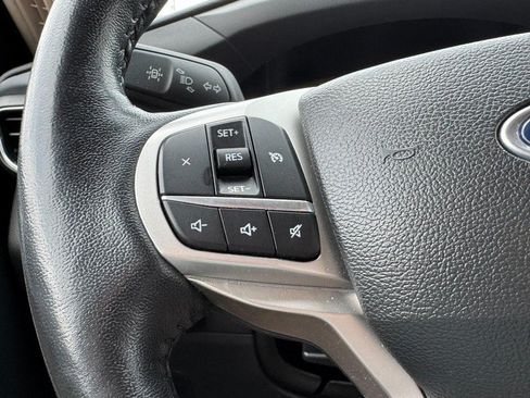 Used 2023 Ford Explorer XLT w/ Equipment Group 202A AWD/4WD image 16