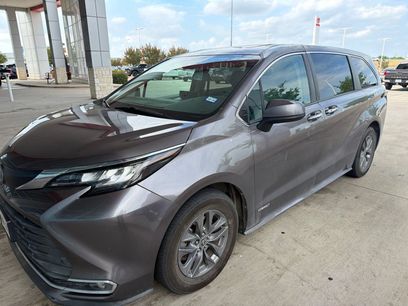 Used 2021 Toyota Sienna XLE
