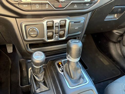 Used 2021 Jeep Wrangler Unlimited Sport AWD/4WD image 15