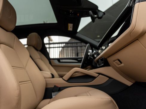 Certified 2026 Porsche Cayenne Coupe AWD/4WD image 41
