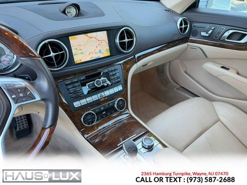 Used 2013 Mercedes-Benz SL 550 w/ Premium Pkg image 21