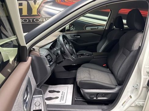 Used 2022 Nissan Rogue SV AWD/4WD image 5