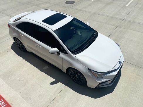 Used 2023 Toyota Corolla SE w/ SE Package FWD image 4