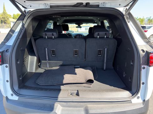Used 2023 Chevrolet Traverse LT image 17