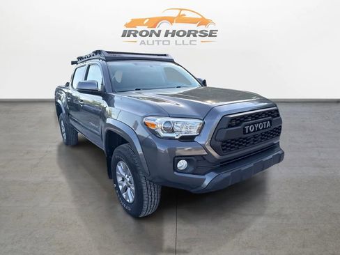 Used 2017 Toyota Tacoma SR5 w/ Tow Package AWD/4WD image 3
