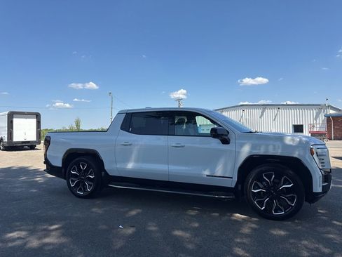 Used 2025 GMC Sierra EV Denali AWD/4WD image 6