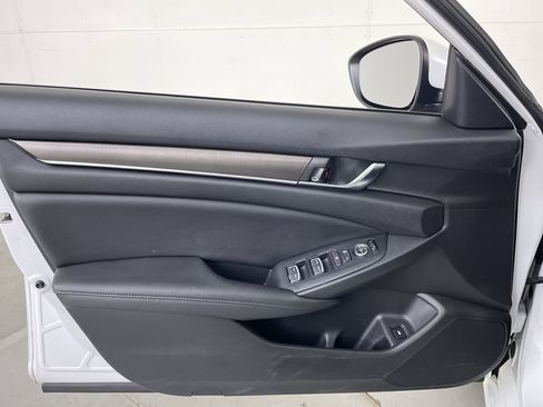 Used 2019 Honda Accord LX image 10