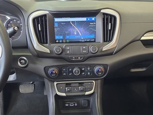Used 2023 GMC Terrain SLT w/ Infotainment Package II image 18