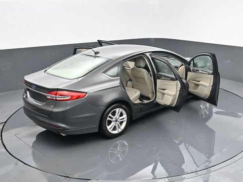 Used 2018 Ford Fusion SE FWD image 23