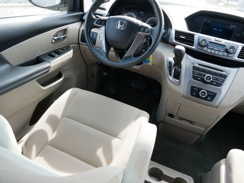 Used 2014 Honda Odyssey LX image 9
