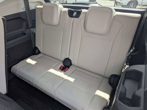 Used 2018 Volkswagen Tiguan SE w/ Panoramic Sunroof Package image 14