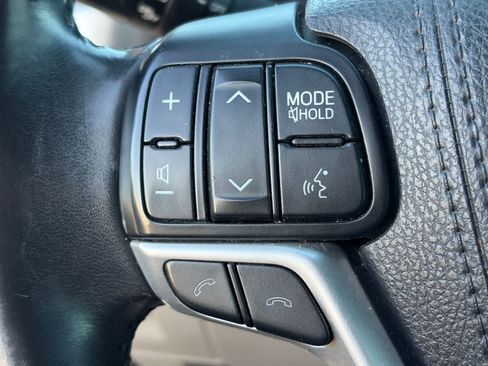 Used 2017 Toyota Highlander XLE AWD/4WD image 10