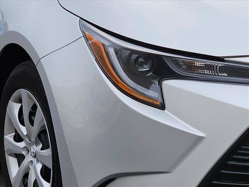 Used 2025 Toyota Corolla LE FWD image 5