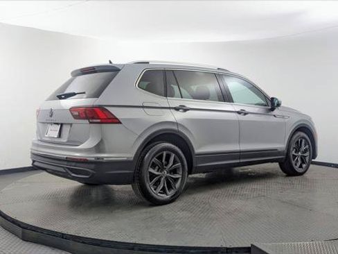 Used 2023 Volkswagen Tiguan SE FWD image 8