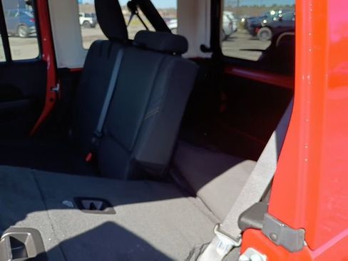 Used 2025 Jeep Wrangler Unlimited Sahara AWD/4WD image 14