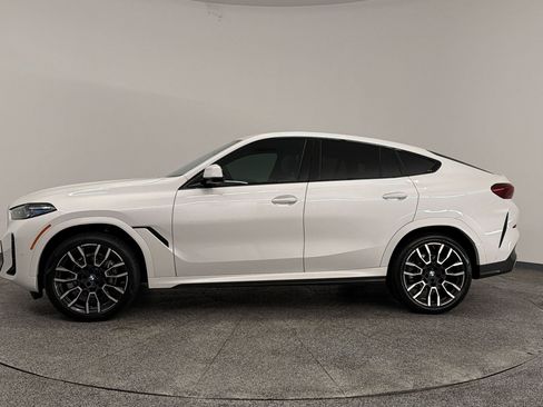 Used 2025 BMW X6 xDrive40i w/ Premium Package AWD/4WD image 2