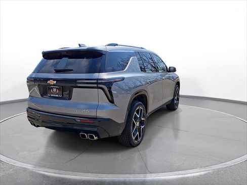 New 2025 Chevrolet Traverse High Country w/ LPO, Illumination Package FWD image 8