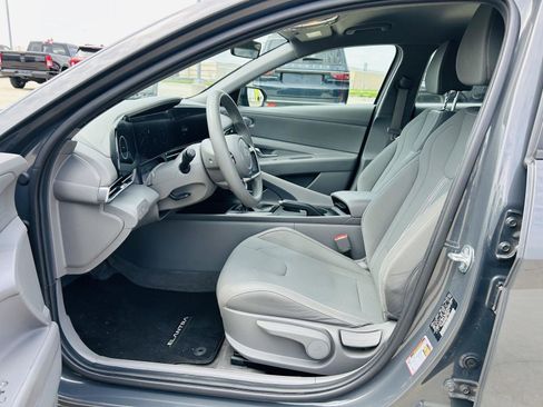 Used 2024 Hyundai Elantra SEL image 3