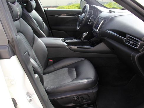 Used 2020 Maserati Levante S image 31