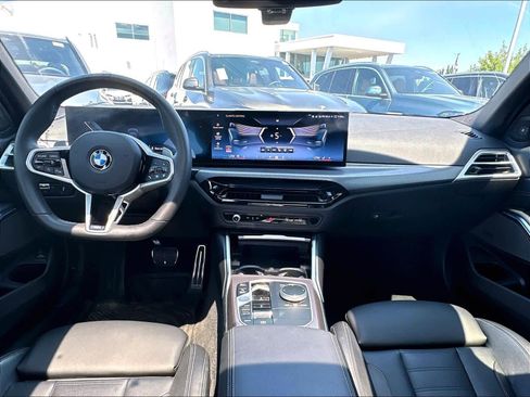 Used 2025 BMW 330i Sedan w/ M Sport Package RWD image 10