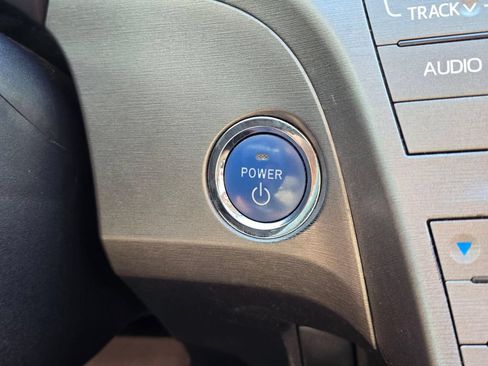 Used 2015 Toyota Prius Persona Series FWD image 19