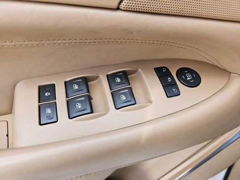 Used 2018 Cadillac Escalade Platinum image 30