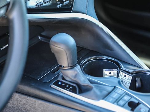 Used 2020 Toyota Camry LE image 20