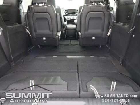 New 2027 Chrysler Pacifica Limited AWD/4WD image 34