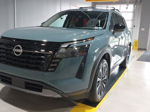 New 2026 Nissan Pathfinder Platinum AWD/4WD image 18