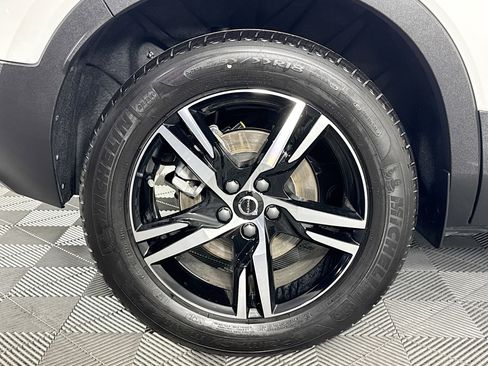 Used 2025 Volvo XC40 B5 Core image 59