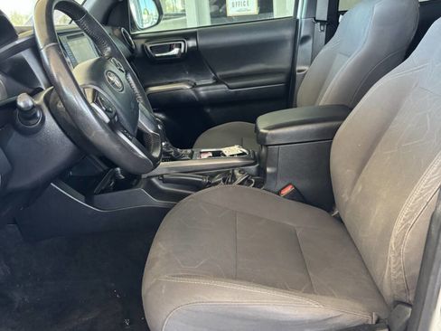 Used 2019 Toyota Tacoma TRD Off-Road w/ Technology Package image 7