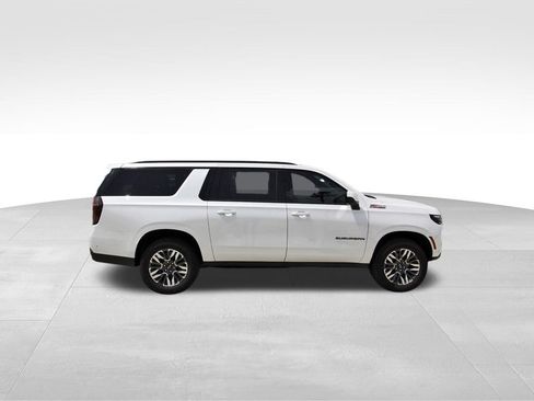 Used 2025 Chevrolet Suburban Z71 AWD/4WD image 5