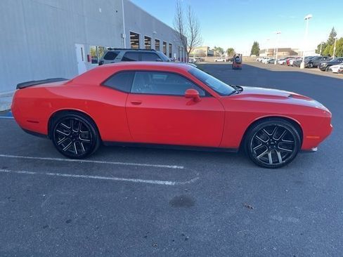 Used 2018 Dodge Challenger SXT image 4