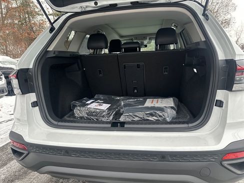 New 2026 Volkswagen Taos SE image 15