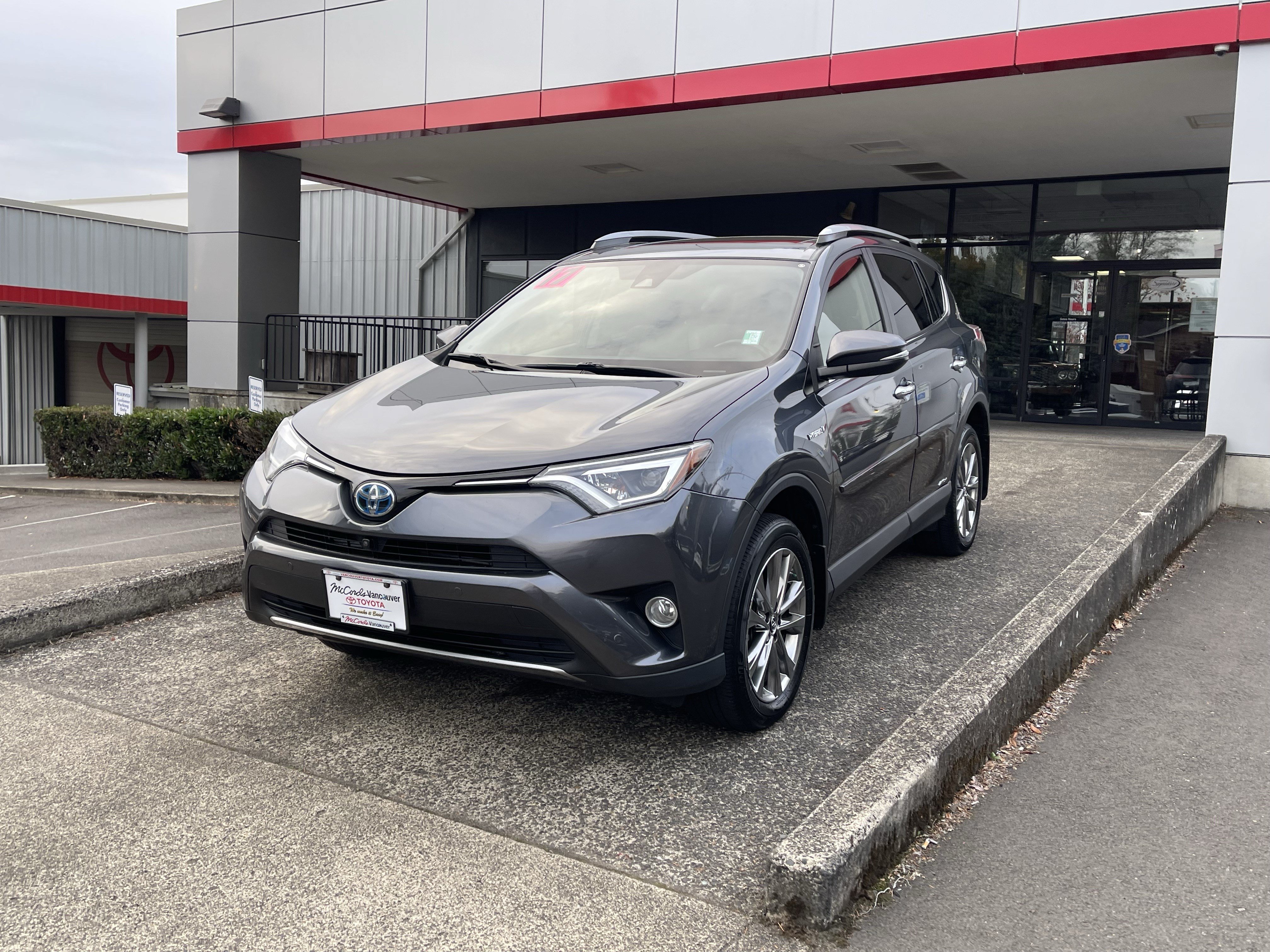 Used 2017 Toyota RAV4 Limited w/ Advanced Technology Package AWD/4WD image 3