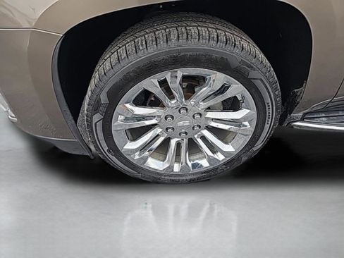 Used 2016 Cadillac Escalade Luxury image 14