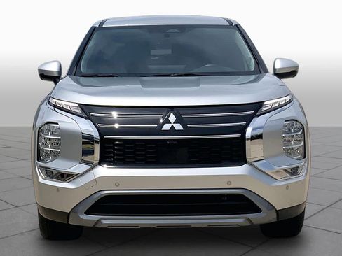 Used 2025 Mitsubishi Outlander SE FWD image 4