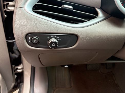 Used 2023 Chevrolet Malibu LT FWD image 34